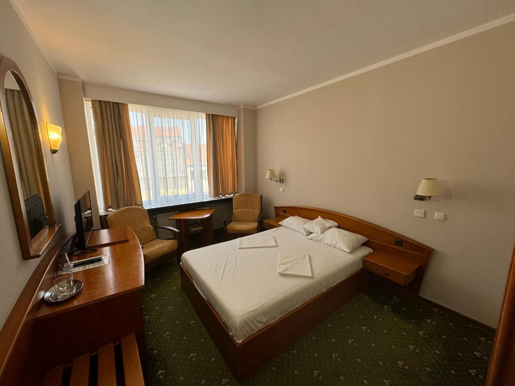 Hotel Aurora Satu Mare Eksteriør billede